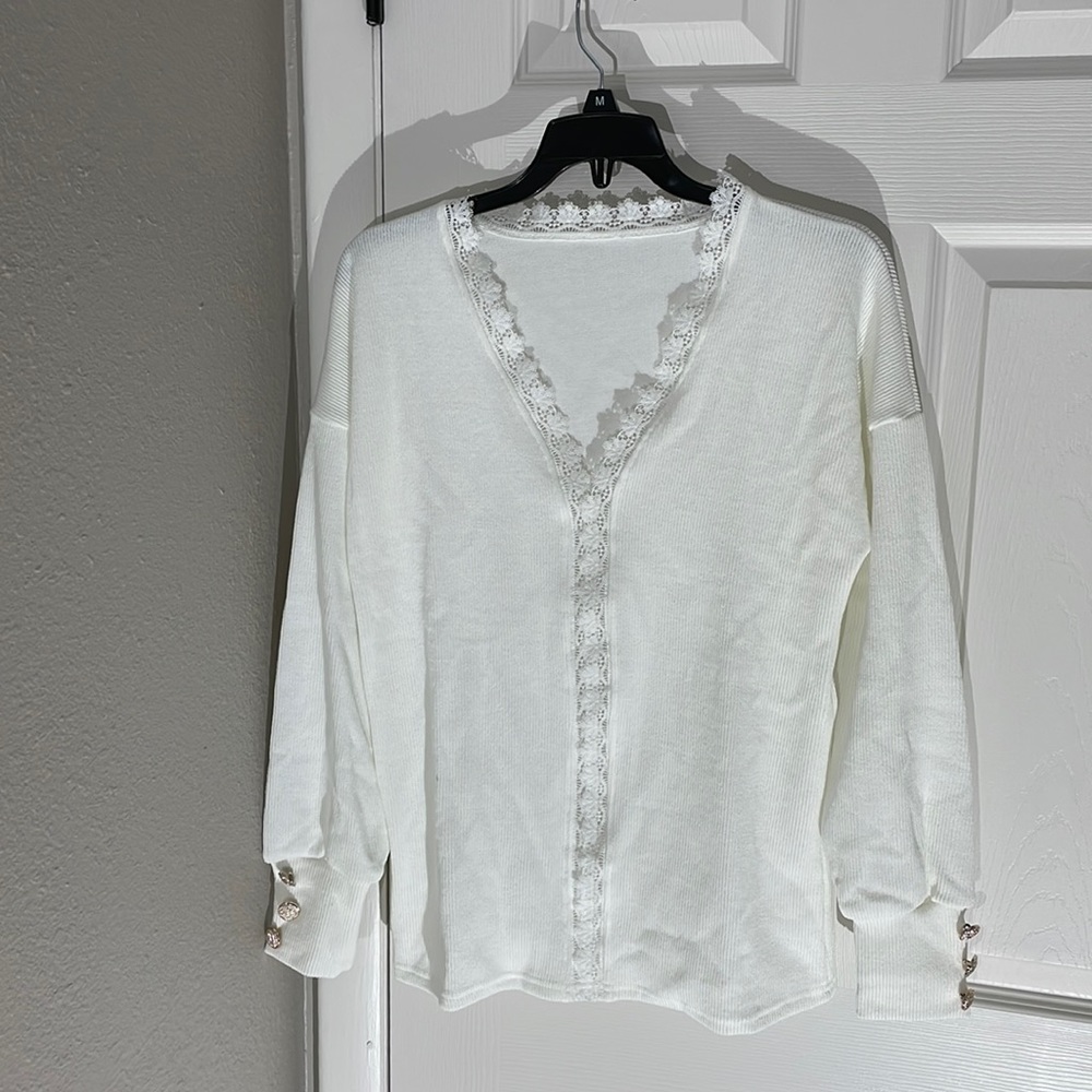 V neck lace trimmed top